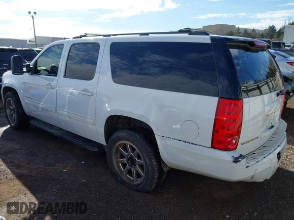 2014 GMC Yukon XL SLT with VIN 1GKS1KE00ER125405, listed as a IAAI auction lot 41609280 with 221,690 mi miles. Bid and sale history available at carsss.com. Image 3.