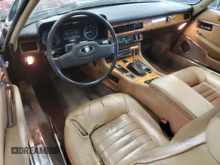 1988 Jaguar XJS z VIN SAJNV5843JC147927, wystawiony jako Copart lot #58988575 z przebiegiem 81 239 mil mil oraz Tytuł czysty. Historia ofert i sprzedaży dostępna na DreamBid. Obrazek 8.