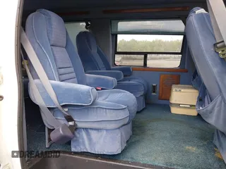 1996 Ford Econoline Cargo z VIN 1FDEE14H0THB33890, wystawiony jako IAAI lot #42460711 z przebiegiem 283 645 mil mil oraz . Historia ofert i sprzedaży dostępna na DreamBid. Obrazek 8.