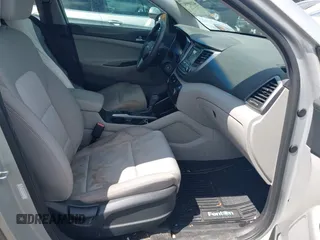 2016 Hyundai Tucson Sport with VIN KM8J33A25GU233478, listed as a IAAI auction lot 42109517 with 81,039 mi miles. Bid and sale history available at carsss.com. Image 5.