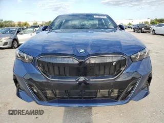 2024 BMW i5 eDrive40 with VIN WBY33FK00RCR76973, listed as a Copart auction lot 67562934 with 4,315 mi miles and Salvage Title. Bid and sale history available at carsss.com. Image 5.