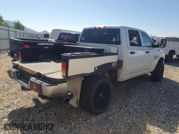 2018 Ram 2500 Tradesman z VIN 3C6UR5CL3JG348471, wystawiony jako Copart lot #64247285 z przebiegiem 398 440 mil mil oraz Czysty tytuł • Clean title. Historia ofert i sprzedaży dostępna na DreamBid. Obrazek 3.