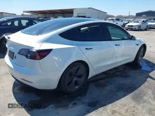 2023 Tesla Model 3 z VIN 5YJ3E1EA0PF608506, wystawiony jako IAAI lot #41748862 z przebiegiem 15 mil mil oraz . Historia ofert i sprzedaży dostępna na DreamBid. Obrazek 4.