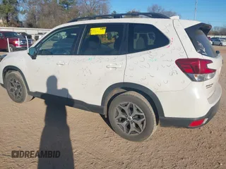 2019 Subaru Forester Premium with VIN JF2SKAEC2KH521416, listed as a IAAI auction lot 41392632 with 101,052 mi miles. Bid and sale history available at carsss.com. Image 3.