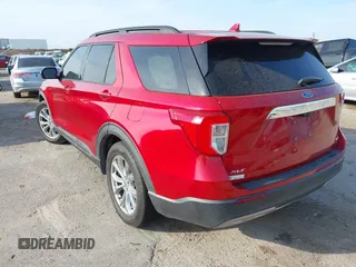 2020 Ford Explorer XLT z VIN 1FMSK7DH5LGB03854, wystawiony jako IAAI lot #41894379 z przebiegiem 53 657 mil mil oraz . Historia ofert i sprzedaży dostępna na DreamBid. Obrazek 3.