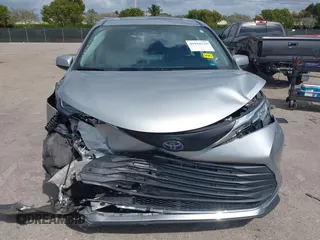 2021 Toyota Sienna XLE with VIN 5TDYRKEC2MS072800, listed as a IAAI auction lot 41918739 with 47,921 mi miles and . Bid and sale history available at DreamBid. Image 12.