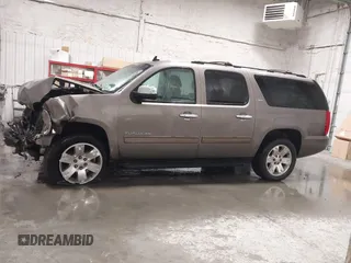 2014 GMC Yukon XL SLT with VIN 1GKS2KE76ER166776, listed as a IAAI auction lot 41056887 with 206,773 mi miles. Bid and sale history available at carsss.com. Image 14.