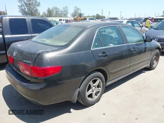 2005 Honda Accord LX z VIN 1HGCM56495A093905, wystawiony jako IAAI lot #42416234 z przebiegiem 121 479 mil mil oraz . Historia ofert i sprzedaży dostępna na DreamBid. Obrazek 4.