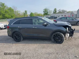 2020 Kia Sorento S z VIN 5XYPG4A54LG706009, wystawiony jako IAAI lot #42168923 z przebiegiem 55 514 mil mil oraz . Historia ofert i sprzedaży dostępna na DreamBid. Obrazek 13.
