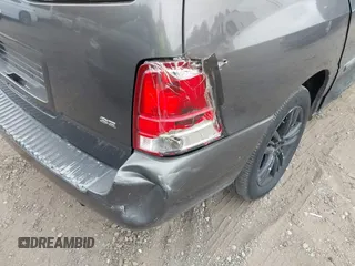 2005 Ford Freestar SE z VIN 2FMDA51645BA69323, wystawiony jako IAAI lot #40399931 z przebiegiem Nie podano mil oraz . Historia ofert i sprzedaży dostępna na DreamBid. Obrazek 6.
