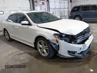 2015 Volkswagen Passat SEL Premium z VIN 1VWCV7A36FC033010, wystawiony jako IAAI lot #42062878 z przebiegiem 114 591 mil mil oraz . Historia ofert i sprzedaży dostępna na DreamBid. Obrazek 1.