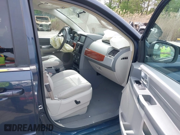 2008 Chrysler Town & Country Touring with VIN 2A8HR54P18R612733, listed as a IAAI auction lot 42113549 with 28,437 mi miles and . Bid and sale history available at carsss.com. Image 5.