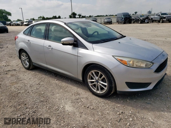2015 Ford Focus SE z VIN 1FADP3F22FL343834, wystawiony jako Copart lot #58076265 z przebiegiem 101 891 mil mil oraz Szkoda całkowita • Salvage title. Historia ofert i sprzedaży dostępna na DreamBid. Obrazek 4.