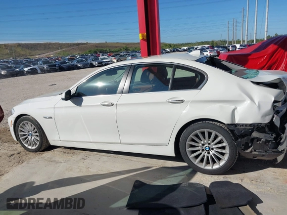 2013 BMW 5 Series 535i xDrive z VIN WBAFU7C59DDU76175, wystawiony jako IAAI lot #41433212 z przebiegiem 108 175 mil mil oraz . Historia ofert i sprzedaży dostępna na DreamBid. Obrazek 15.