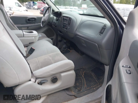 2003 Ford F-150 XL z VIN 1FTRX18W93NB69541, wystawiony jako IAAI lot #42216275 z przebiegiem 187 378 mil mil oraz . Historia ofert i sprzedaży dostępna na DreamBid. Obrazek 5.