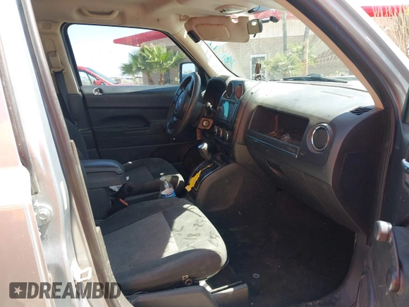 2013 Jeep Patriot Sport with VIN 1C4NJPBA5DD186974, listed as a IAAI auction lot 41900552 with 127,717 mi miles. Bid and sale history available at carsss.com. Image 5.