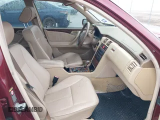 2000 Mercedes-Benz E-Class with VIN WDBJF65J1YB113770, listed as a IAAI auction lot 41462464 with 157,279 mi miles. Bid and sale history available at carsss.com. Image 5.