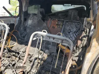 2007 Hummer H3 SUV с VIN 5GTDN13E978157630, выставлен на аукционе Copart как лот 57124035 с пробегом Не указан миль и На запчасти • Non repairable. История ставок и продаж доступна на DreamBid. Изображение 10.