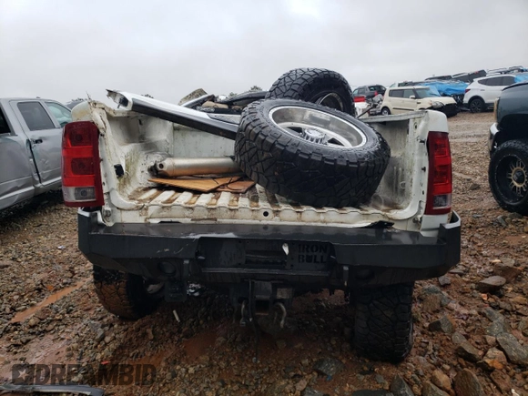 2011 GMC Sierra 2500HD SLT z VIN 1GT121C88BF114348, wystawiony jako Copart lot #43801915 z przebiegiem Nie podano mil oraz Nie do naprawy • Non repairable. Historia ofert i sprzedaży dostępna na DreamBid. Obrazek 6.