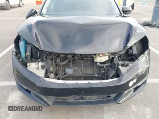 2018 Honda Clarity Plug-In Hybrid Touring with VIN JHMZC5F39JC000901, listed as a IAAI auction lot 41914470 with 80,482 mi miles. Bid and sale history available at carsss.com. Image 6.