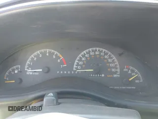 2000 Pontiac Grand Prix SE with VIN 1G2WJ52K3YF262773, listed as a IAAI auction lot 42031719 with 164,284 mi miles. Bid and sale history available at carsss.com. Image 7.