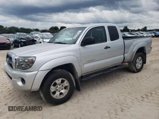 2011 Toyota Tacoma z VIN 5TFTX4GN0BX004819, wystawiony jako Copart lot #69788754 z przebiegiem 110 510 mil mil oraz Szkoda całkowita • Salvage title. Historia ofert i sprzedaży dostępna na DreamBid. Obrazek 1.