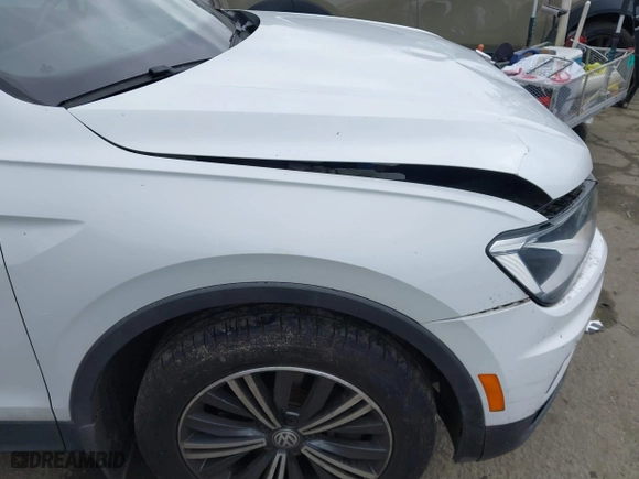 2018 Volkswagen Tiguan SEL with VIN 3VV3B7AX9JM090342, listed as a IAAI auction lot 41895823 with 98,400 mi miles. Bid and sale history available at carsss.com. Image 18.