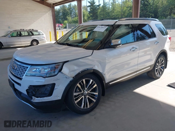 2016 Ford Explorer Platinum z VIN 1FM5K8HT5GGB26980, wystawiony jako IAAI lot #42674613 z przebiegiem 94 957 mil mil oraz . Historia ofert i sprzedaży dostępna na DreamBid. Obrazek 2.