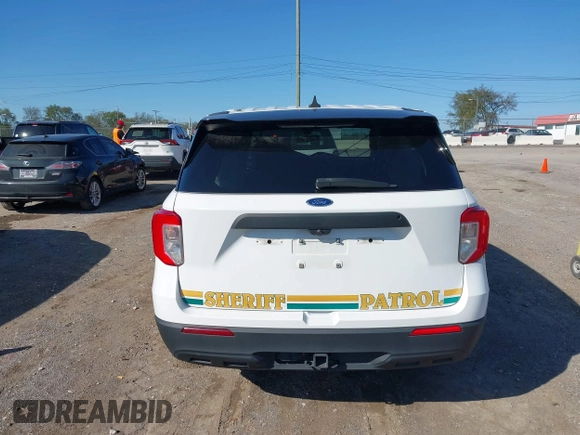 2022 Ford Police Interceptor Utility z VIN 1FM5K8AB2NGA02664, wystawiony jako IAAI lot #40499840 z przebiegiem 7 067 mil mil oraz . Historia ofert i sprzedaży dostępna na DreamBid. Obrazek 16.