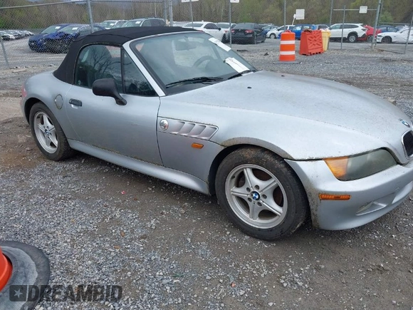 1997 BMW 3 Series 1.9L with VIN 4USCH7322VLB82833, listed as a IAAI auction lot 41981003 with 150,956 mi miles. Bid and sale history available at carsss.com. Image 1.