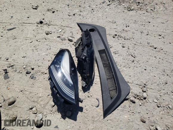 2019 Tesla Model 3 Mid Range z VIN 5YJ3E1EA6KF306887, wystawiony jako Copart lot #52401625 z przebiegiem 105 948 mil mil oraz Szkody całkowita. Historia ofert i sprzedaży dostępna na DreamBid. Obrazek 12.