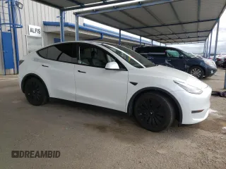 2022 Tesla Model Y Long Range with VIN 7SAYGAEE9NF384400, listed as a Copart auction lot 51961545 with 31,758 mi miles and Salvage Title. Bid and sale history available at DreamBid. Image 4.