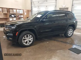 2022 Jeep Grand Cherokee Limited z VIN 1C4RJHBG9N8521577, wystawiony jako IAAI lot #41869992 z przebiegiem 28 095 mil mil oraz . Historia ofert i sprzedaży dostępna na DreamBid. Obrazek 2.