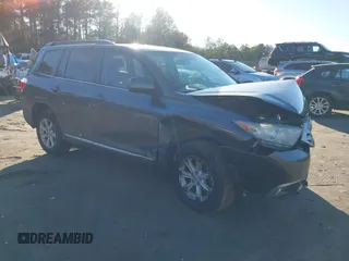 2011 Toyota Highlander z VIN 5TDZK3EHXBS037252, wystawiony jako IAAI lot #41188957 z przebiegiem 234 272 mil mil oraz . Historia ofert i sprzedaży dostępna na DreamBid. Obrazek 1.