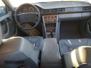 1991 Mercedes-Benz 300 E with VIN WDBEA30D0MB398505, listed as a Copart auction lot 88525645 with 309,549 mi miles and Salvage Title. Bid and sale history available at DreamBid. Image 8.