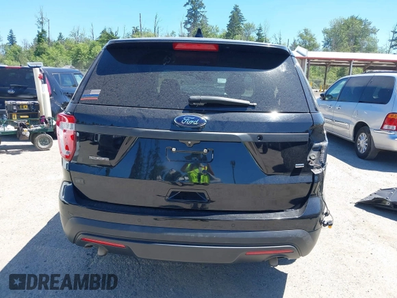 2016 Ford Police Interceptor Utility z VIN 1FM5K8AR7GGA78025, wystawiony jako IAAI lot #42454643 z przebiegiem 118 536 mil mil oraz . Historia ofert i sprzedaży dostępna na DreamBid. Obrazek 17.