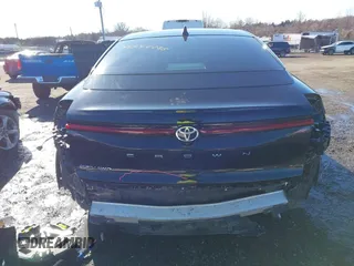 2024 Toyota Crown XLE z VIN JTDAAAAF1R3024782, wystawiony jako IAAI lot #41544288 z przebiegiem 13 379 mil mil oraz . Historia ofert i sprzedaży dostępna na DreamBid. Obrazek 6.