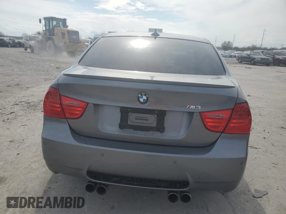 2011 BMW M3 z VIN WBSPM9C55BE202555, wystawiony jako Copart lot #46923435 z przebiegiem 78 949 mil mil oraz Szkody całkowita. Historia ofert i sprzedaży dostępna na DreamBid. Obrazek 6.