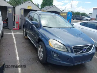 2010 Volvo XC60 3.2L z VIN YV4960DZ1A2052433, wystawiony jako IAAI lot #42222360 z przebiegiem 224 778 mil mil oraz . Historia ofert i sprzedaży dostępna na DreamBid. Obrazek 1.