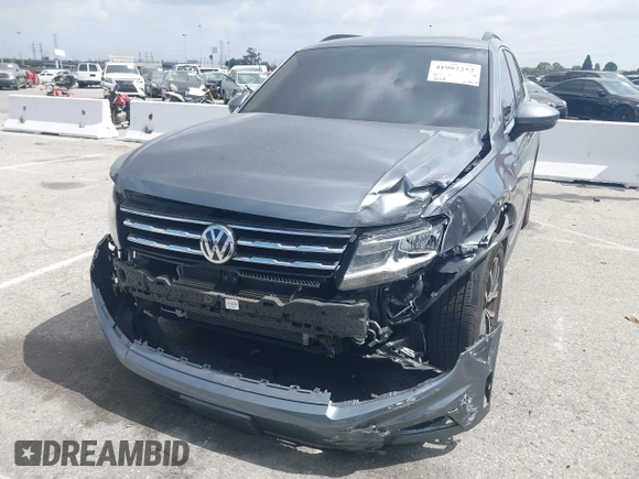 2020 Volkswagen Tiguan SE with VIN 3VV3B7AX9LM061569, listed as a IAAI auction lot 41902252 with 33,079 mi miles and . Bid and sale history available at DreamBid. Image 17.