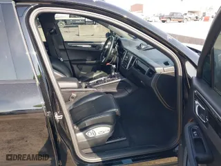 2018 Porsche Macan with VIN WP1AA2A54JLB01757, listed as a IAAI auction lot 41560853 with 98,815 mi miles. Bid and sale history available at carsss.com. Image 5.