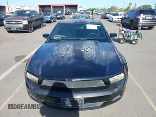 2011 Ford Mustang V6 z VIN 1ZVBP8AM4B5156596, wystawiony jako IAAI lot #42769337 z przebiegiem 77 140 mil mil oraz . Historia ofert i sprzedaży dostępna na DreamBid. Obrazek 6.