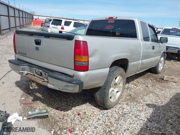 2006 Chevrolet Silverado 1500 LS with VIN 1GCEC19V16Z233584, listed as a IAAI auction lot 41664131 with 316,943 mi miles. Bid and sale history available at carsss.com. Image 4.