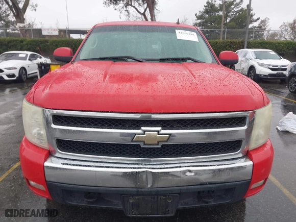 2008 Chevrolet Silverado 1500 LT w/1LT with VIN 1GCEC19018Z330212, listed as a IAAI auction lot 41559488 with 296,792 mi miles. Bid and sale history available at carsss.com. Image 12.