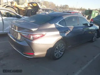 2021 Lexus ES with VIN 58ADA1C1XMU001121, listed as a IAAI auction lot 41815984 with 66,590 mi miles. Bid and sale history available at carsss.com. Image 4.