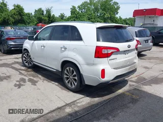 2014 Kia Sorento SX z VIN 5XYKWDA70EG541044, wystawiony jako IAAI lot #42301841 z przebiegiem 196 550 mil mil oraz . Historia ofert i sprzedaży dostępna na DreamBid. Obrazek 3.