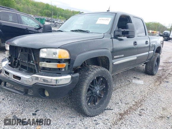 2005 GMC Sierra 2500HD SLE z VIN 1GTHK23U75F816621, wystawiony jako IAAI lot #41965293 z przebiegiem 341 770 mil mil oraz . Historia ofert i sprzedaży dostępna na DreamBid. Obrazek 2.