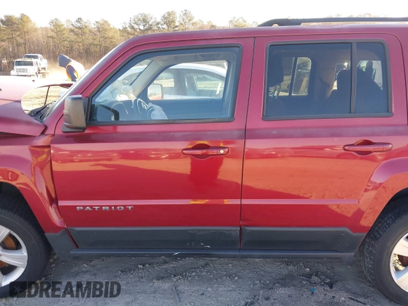 2013 Jeep Patriot Latitude z VIN 1C4NJPFA5DD102131, wystawiony jako IAAI lot #41271136 z przebiegiem 149 863 mil mil oraz . Historia ofert i sprzedaży dostępna na DreamBid. Obrazek 15.