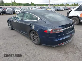 2013 Tesla Model S с VIN 5YJSA1CN1DFP05559, выставлен на аукционе IAAI как лот 42249943 с пробегом 134 399 миль миль и . История ставок и продаж доступна на DreamBid. Изображение 3.