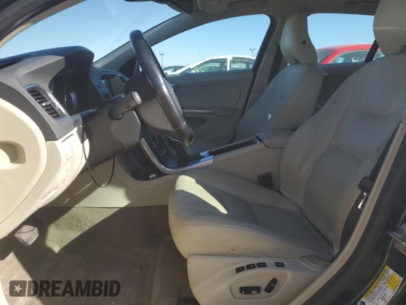 2015 Volvo V60 z VIN YV1612SC3F1188973, wystawiony jako Copart lot #39475764 z przebiegiem Nie podano mil oraz . Historia ofert i sprzedaży dostępna na DreamBid. Obrazek 7.